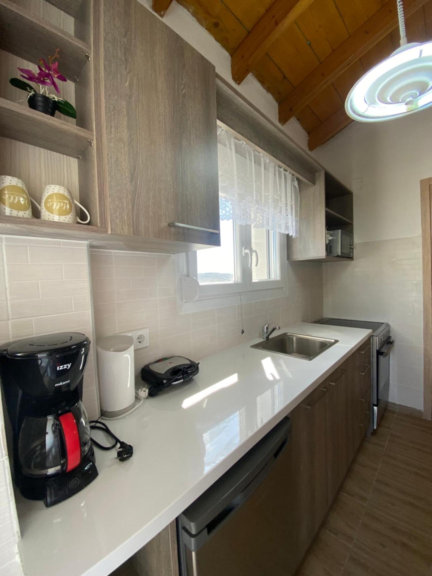 Theo Apartment Маратиас Екстериор снимка