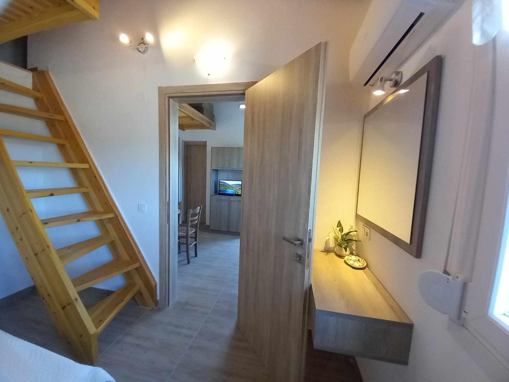 Theo Apartment Маратиас Екстериор снимка
