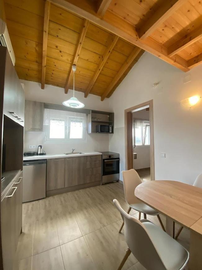 Theo Apartment Маратиас Екстериор снимка
