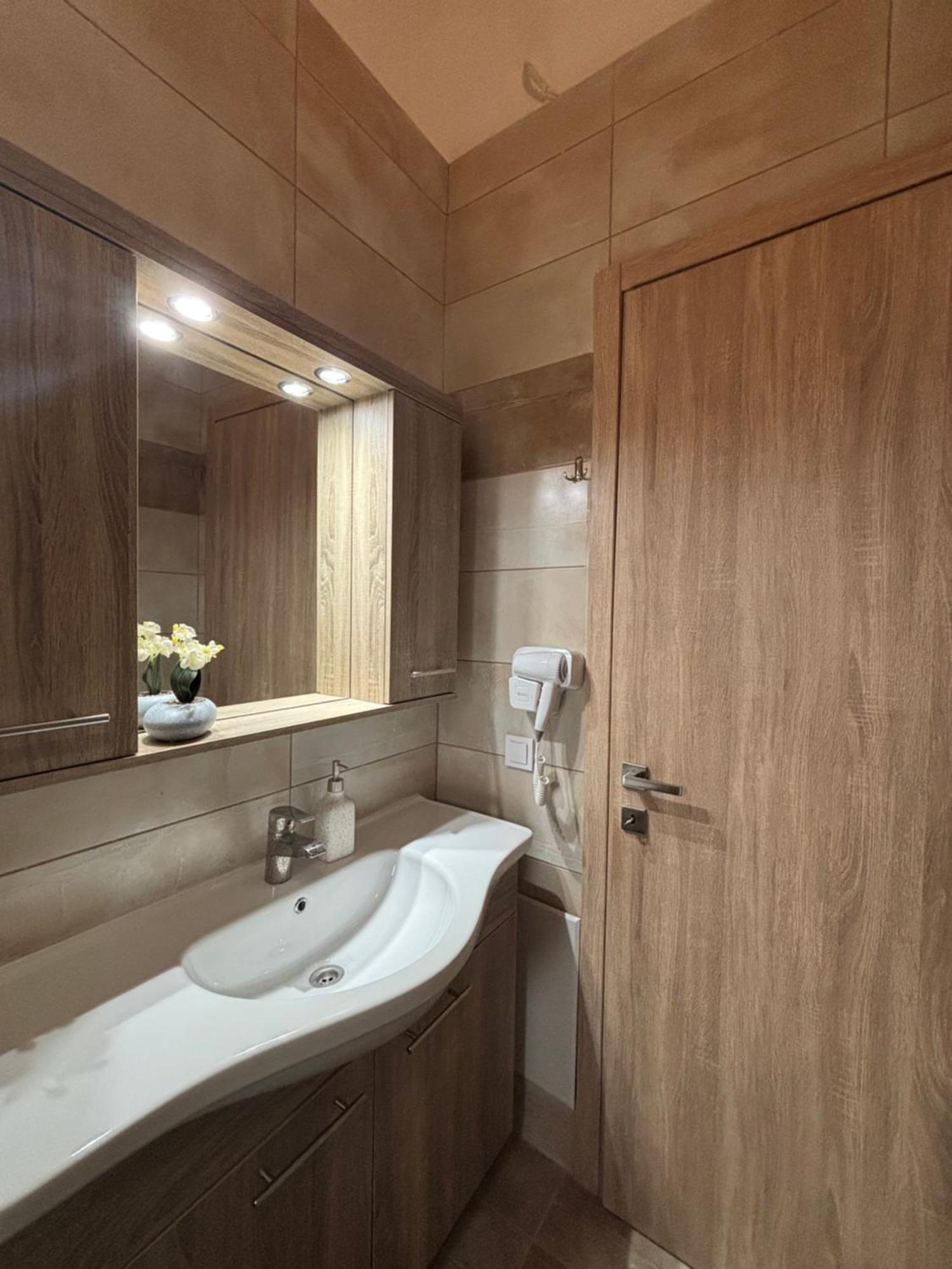 Theo Apartment Маратиас Екстериор снимка